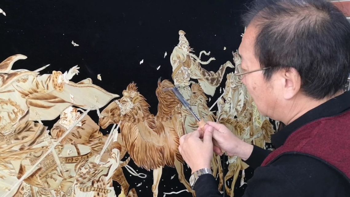 多倫楊麗麗麥秸畫原來是這樣做的